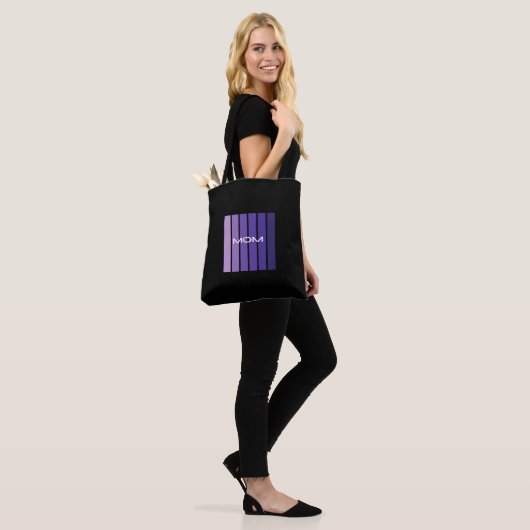 mama tote bag (Op model)