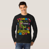 Mama van de Birthday Boy Dinosaur Raptor Funny T-shirt (Voorkant volledig)