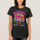 Mama van de haaiengeboorte... moeder komt overeen  t-shirt<br><div class="desc">Mama van de haaiengeboorte...  moeder komt overeen met familie</div>