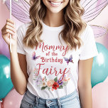 Mama van de Verjaardagsfee Ouderfeest T-shirt<br><div class="desc">Vier de speciale dag van je kleintje in stijl met ons "Moeder van de Verjaardagsfee" T-shirt. Dit betoverende shirt heeft grillige lettertypes en een charmant bloemboeket met vlinders, perfect passend bij het kleurenpalet van ons Fairy First Birthday collectie. Dit shirt is gemaakt van zacht, hoogwaardig materiaal en zorgt voor comfort...</div>