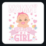 mama zegt meisje zwangerschap roze of blauw vierkante sticker<br><div class="desc">Mama zegt Meisje Zwangerschap Roze of Blauw Grappig Geslacht Onthullen Baby shower Matching Familie Baby Grappig ontwerp Gift Square Sticker Classic Collectie.</div>