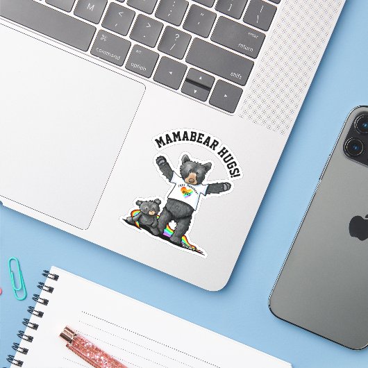 Mamabear Hugs Sticker (Laptop met iPhone)