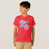 Mama's Little Firecracker Schattig Kinder 4 juli T-shirt (Voorkant volledig)