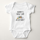Mama's nieuwe lab assistent | Dokter Mom Romper (Voorkant)