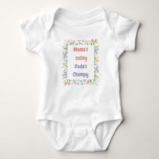 Mama's schattige en papa's chompy, baby bodysuit. romper