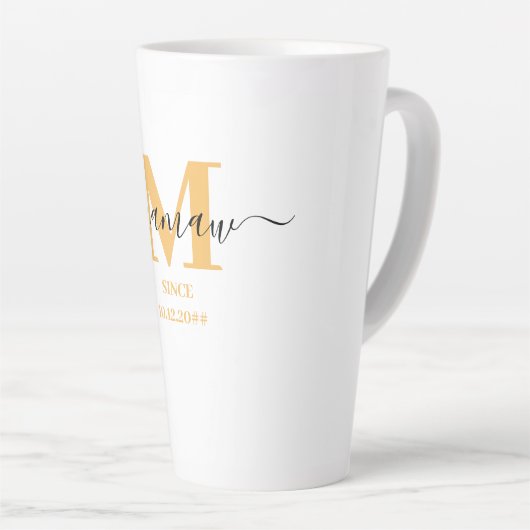Mamaw Elegant Script Monogram Sunny Yellow  Latte Mok (Rechterhoek)