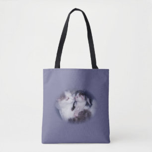 Mamma en haar baby kitten grijs witte tabby tote bag