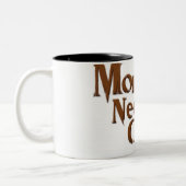 mammie-behoeften-koffie-logo tweekleurige koffiemok (Links)