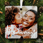 Mammie Foto kerstfeestdag Modern Elegant Metalen Ornament<br><div class="desc">Het ontwerp is samengesteld uit moderne chic typografie met sans serif en serif doopvont. Voeg een aangepaste foto van mama en jaar toe.</div>