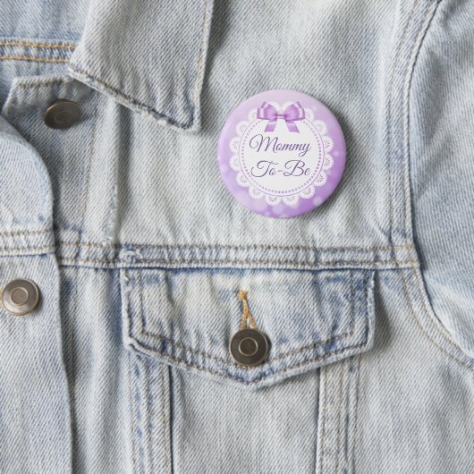 Mammie om Baby shower Paarse Button te worden (In situ)