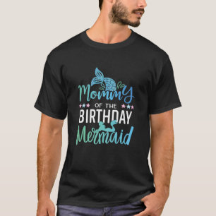 mammie van het meisje van de geboorte die met de z t-shirt