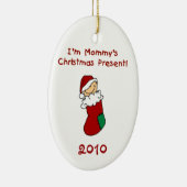 Mammie's kerstcadeautje-Baby-versiering Keramisch Ornament (Rechts)