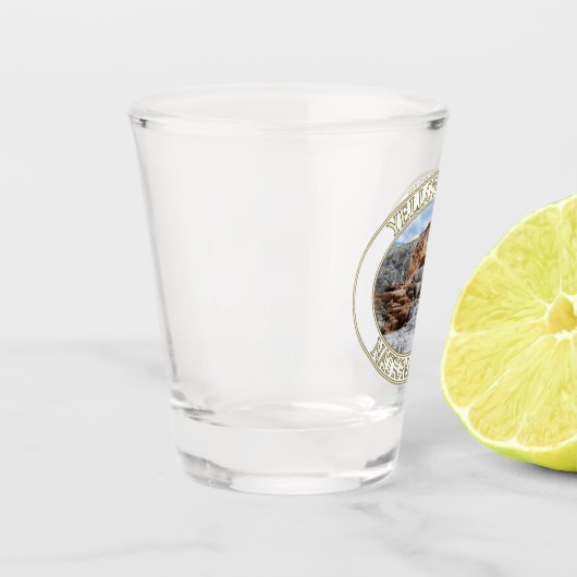 Mammoth Springs in Yellowstone National Park in WY Shot Glas (Links)