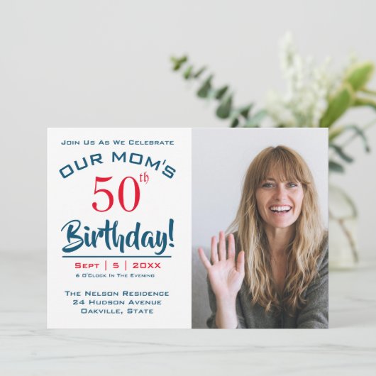 Mam's 50e verjaardag Foto Uitnodiging (Staand voorkant)