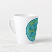 Mamsen Besturen de Wereld Groovy Globe Latte Mok (Linkerhoek)
