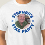 Man Bachelor Party Foto T-shirt<br><div class="desc">Om een vrijgezellenfeest te vieren. Ontworpen voor iemand die een "vrijgezellenfeest" heeft! Mannen T-shirt met uw foto, naamkeuze en partijformulering. T-shirt voor vrijgezellenfeest. Voeg de naam toe van de persoon wiens partij het is, en ook hun foto. Stag Party T-shirt.</div>