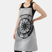 Man bedekt uw bandenwiel voor kledingstuk schort (Insitu)