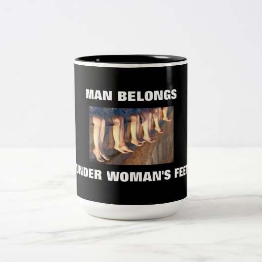 MAN BEHOORT ONDER VROUWEN. TWEEKLEURIGE KOFFIEMOK (Center)