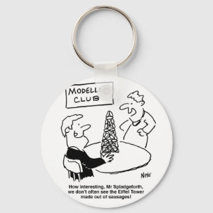 Man bij Modeling Club maakt een Eiffeltoren. Grapp Sleutelhanger