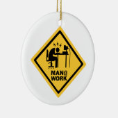 Man bij werken keramisch ornament (Rechts)