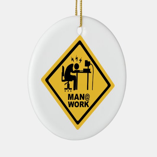 Man bij werken keramisch ornament (Rechts)