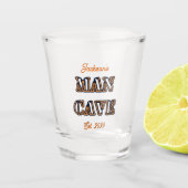 Man Cave Burned Text Effect Shot Glass Drinkware Shot Glas (Voorkant)