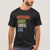 Man Daddy Gamer Hero Verontwaardigd T-shirt (Voorkant)