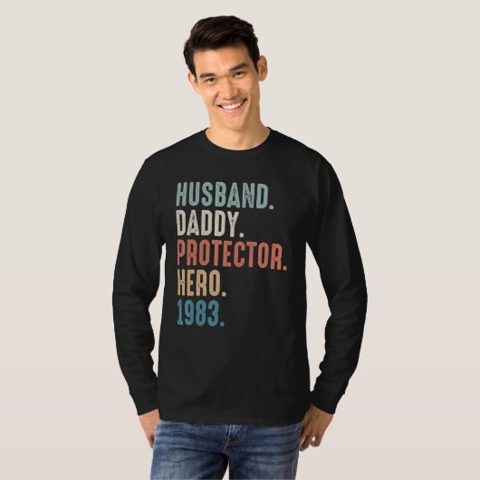 Man Daddy Protector Hero Beste Pap Sinds 1983 T-shirt (Voorkant volledig)