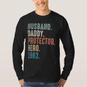 Man Daddy Protector Hero Beste Pap Sinds 1983 T-shirt (Voorkant)