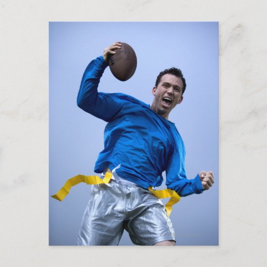 Man dat een football gooit briefkaart (Voorkant)