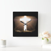 Man dat het Christelijke kruis van Jezus stroomt Vierkante Klok (Huis)