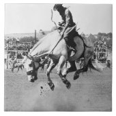 Man dat het springpaard in rodeo rijdt tegeltje (Voorkant)