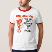Man dat vuurwerk ruikt t-shirt (Voorkant)
