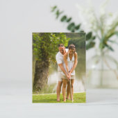 Man die golfsport helpt briefkaart (Staand voorkant)