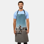 Man die skateboard speelt schort (Gedragen)