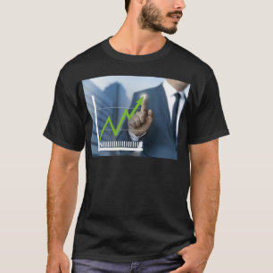 Man die touchscreen-concept voor aandelenkoers too t-shirt