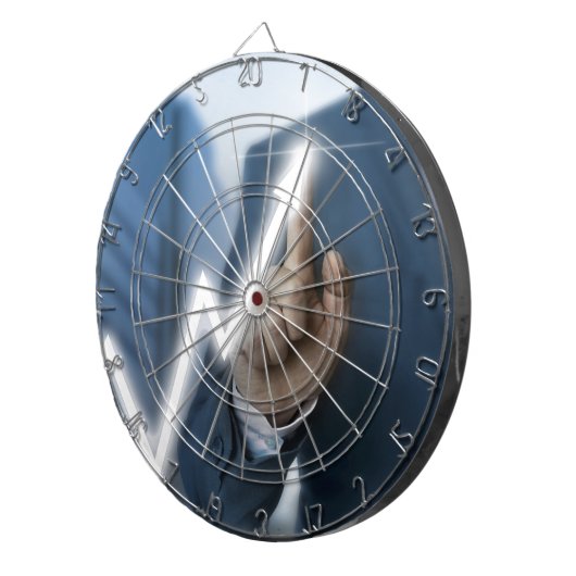 Man draws stock price touchscreen concept dartbord (Voorkant Rechts)