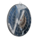 Man draws stock price touchscreen concept dartbord (Voorkant Links)