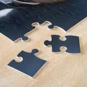 Man draws stock price touchscreen concept legpuzzel (Zijkant)