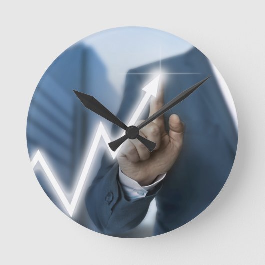Man draws stock price touchscreen concept ronde klok (Voorkant)