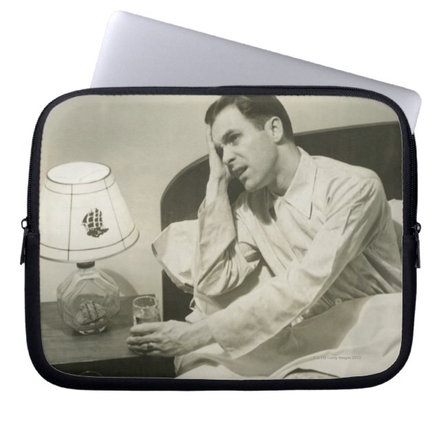 Man Drink water Laptop Sleeve (Voorkant)