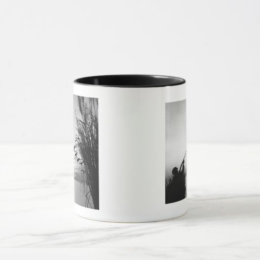 Man Duck Hunting Mok (Midden)