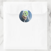 Man duwt het concept achtergrond van de machtsknoo ronde sticker (Tas)