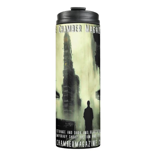 man en cyberpunk cityscape The Chamber Magazine Thermosbeker (Voorkant)