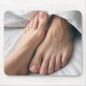 Man en een vrouwenvoet op een wit laken muismat (Voorkant)