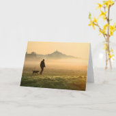 Man en Hond Berg Mist Kaart (Gele Bloem)