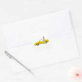 Man en zijn gele auto-pleister vierkante sticker