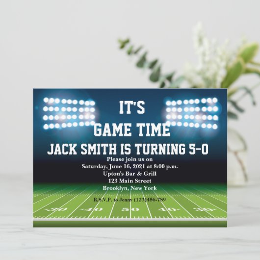 Man Football Aangepaste uitnodiging voor geboorte (Staand voorkant)