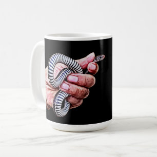 Man Hand Holding baby Snake Reptiel Art Koffiemok
