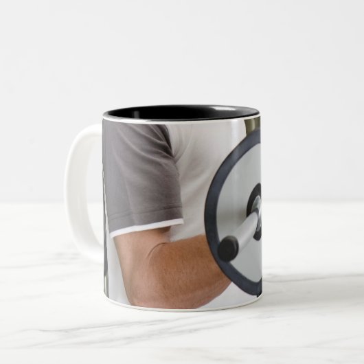 Man hefgewichten in gyroscoop 2 tweekleurige koffiemok (Voorkant links)